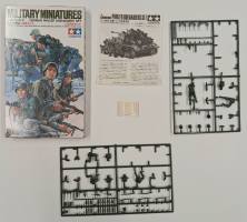 Thumbnail KINGKIT MODEL SCRAPYARD TAMIYA 35061..300 GERMAN PANZER GRENADIERS SET INCOMPLETE