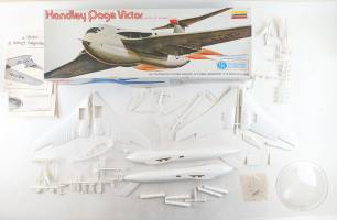 Thumbnail KINGKIT MODEL SCRAPYARD LINDBERG 5312 HANDLEY PAGE VICTOR BRITISH JET BOMBER  INCOMPLETE AND NO DECALS 