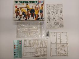 Thumbnail KINGKIT MODEL SCRAPYARD TAMIYA 20031.1200 TIRE CHANGING PIT CREW INCOMPLETE
