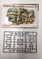 Thumbnail KINGKIT MODEL SCRAPYARD DRAGON 6057 GERMAN GRENADIERS  INCOMPLETE 