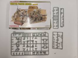 Thumbnail KINGKIT MODEL SCRAPYARD DRAGON 6513 WINTER PANZER RIDERS INCOMPLETE
