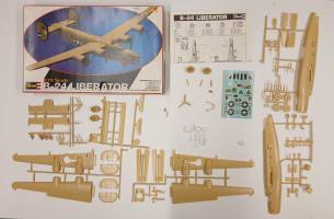 Thumbnail KINGKIT MODEL SCRAPYARD REVELL 4403 B-24 LIBERATOR  PAINTED PILOTS 