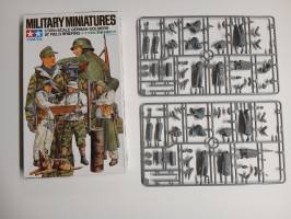 Thumbnail KINGKIT MODEL SCRAPYARD TAMIYA 35212.1000 GERMAN SOLDIERS AT FIELD BRIEFING INCOMPLETE