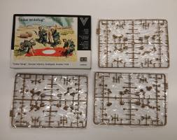 Thumbnail KINGKIT MODEL SCRAPYARD MASTERBOX 3545 STUKAS FLYING GERMAN INFANTRY STALINGRAD 1942  INCOMPLETE 