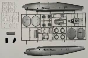 Thumbnail KINGKIT MODEL SCRAPYARD MONOGRAM 5608 B-24J LIBERATOR  INCOMPLETE   BROKEN PROP 