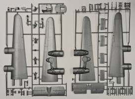 Thumbnail KINGKIT MODEL SCRAPYARD MONOGRAM 5608 B-24J LIBERATOR  INCOMPLETE   BROKEN PROP 